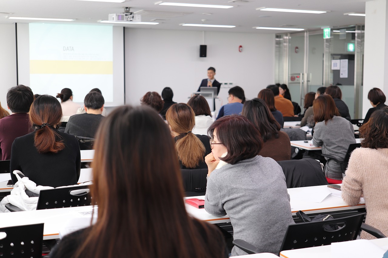会社員から“もう一度”日本語教師へ。週2回の授業で副収入とやりがいを両立